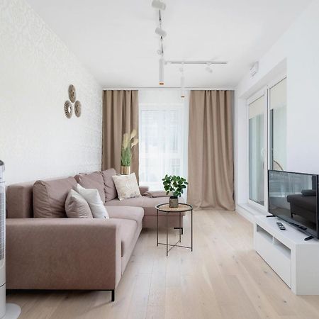 Apartment With Balcony & Parking Mogilska By Renters Prestige 克拉科夫 外观 照片