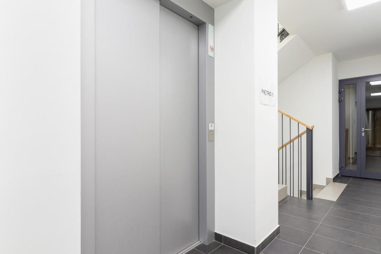 Apartment With Balcony & Parking Mogilska By Renters Prestige 克拉科夫 外观 照片
